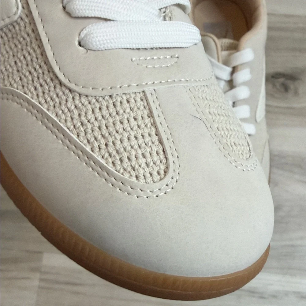 NWOT Dolce Vita Beige Casual Sneakers with White Laces Siz 8.5 Womens - Picture 11 of 16